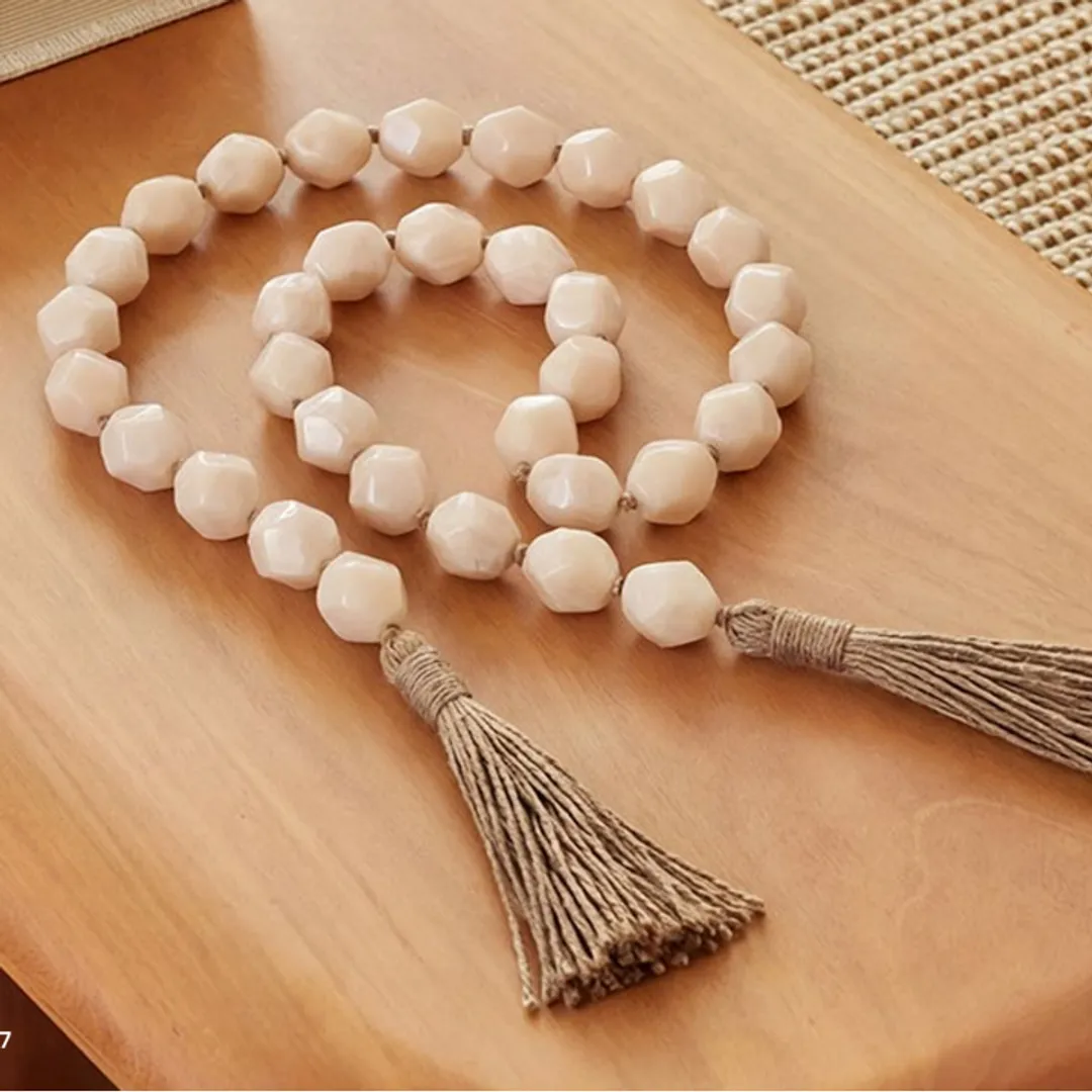 Colar decorativo em resina e juta - 123cm